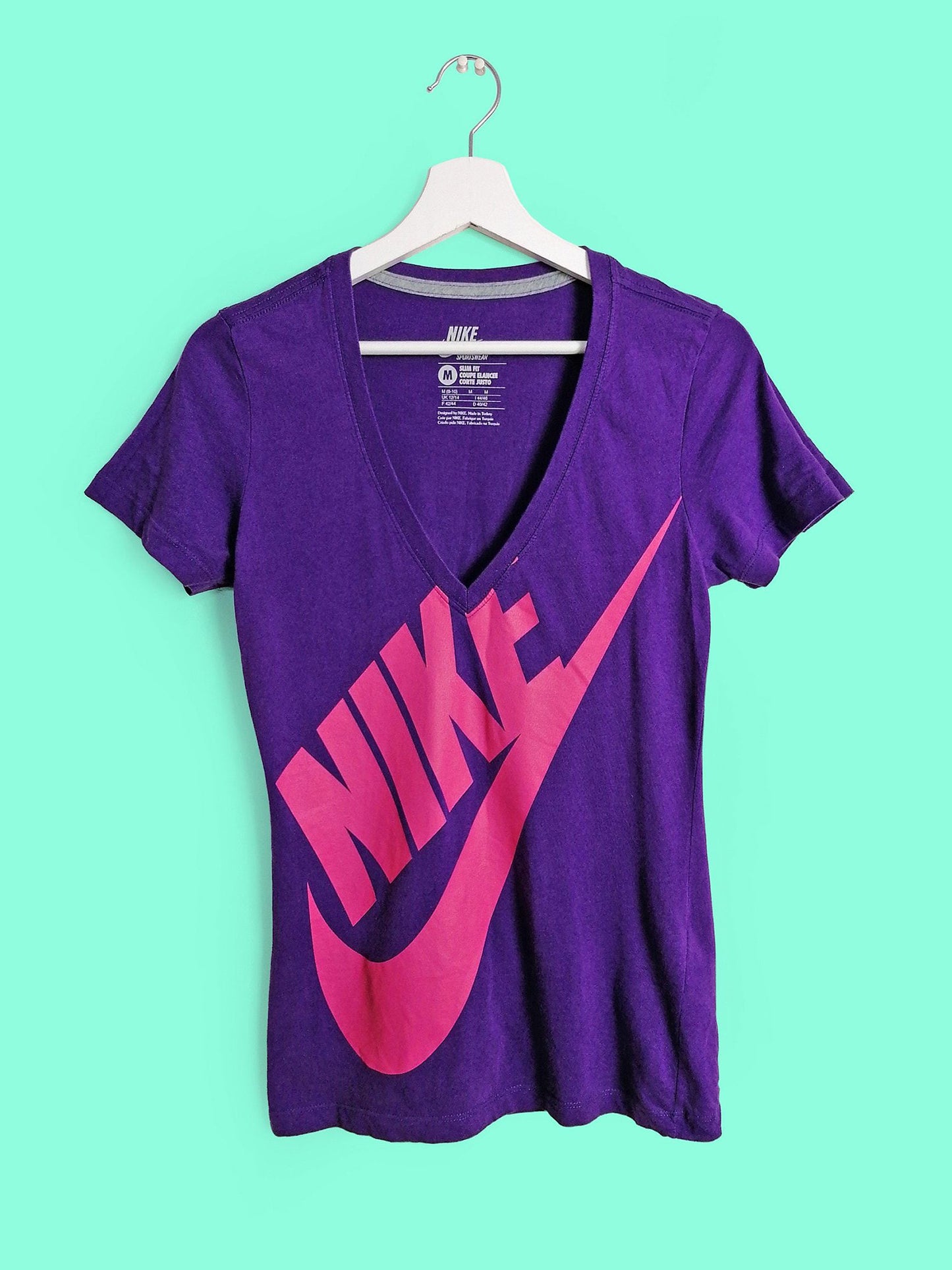 NIKE V-neck T-shirt Purple-  size M slim fit