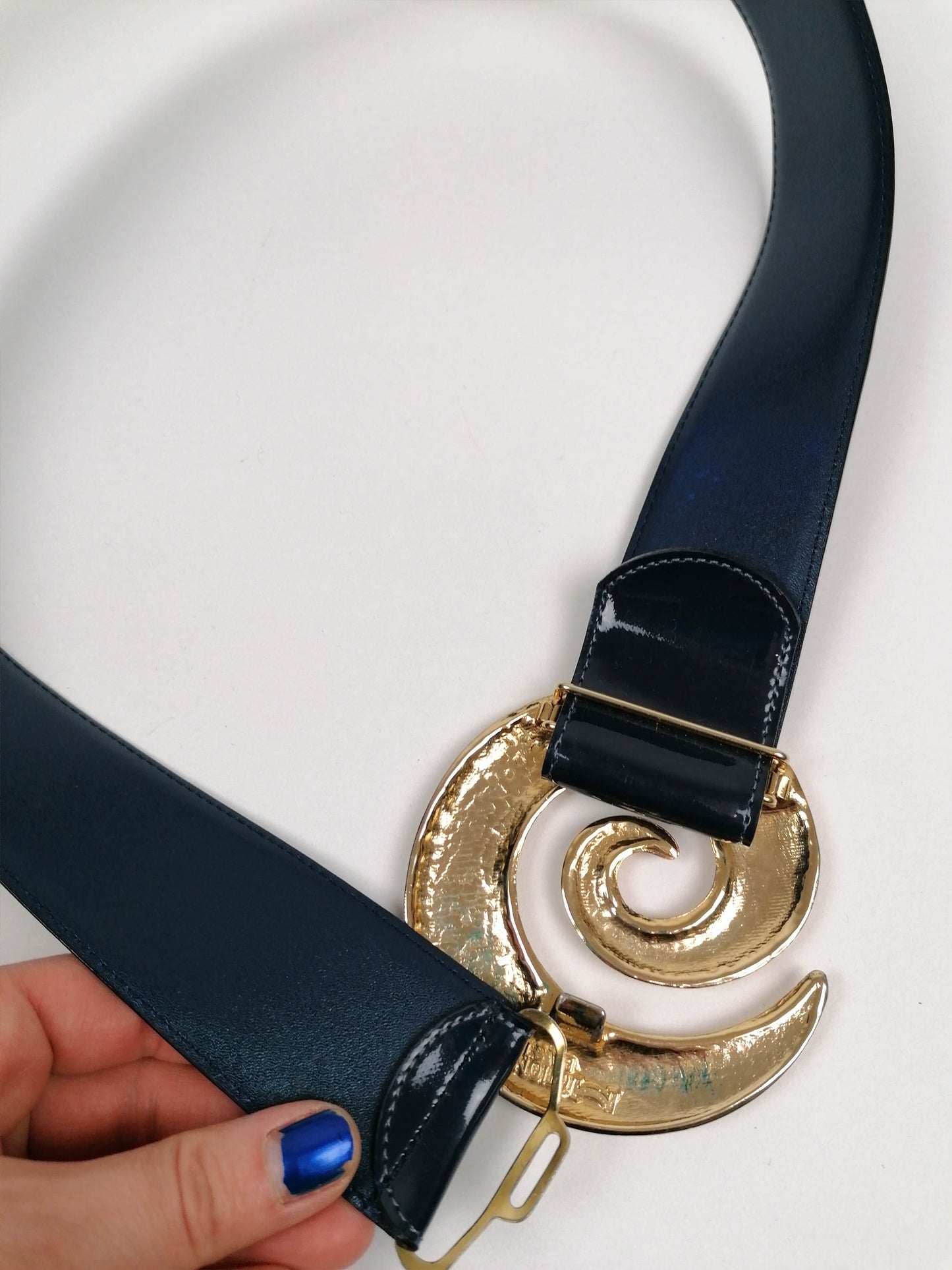 90's Shiny Navy Faux Patent Leather Belt Gold Buckle - size S-M