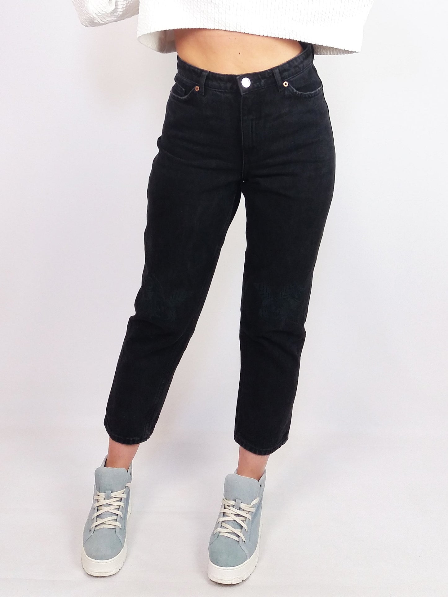 MONKI High Waist Black Mom Jeans Flower Embroidery Patch ~ size 25 - XS-S