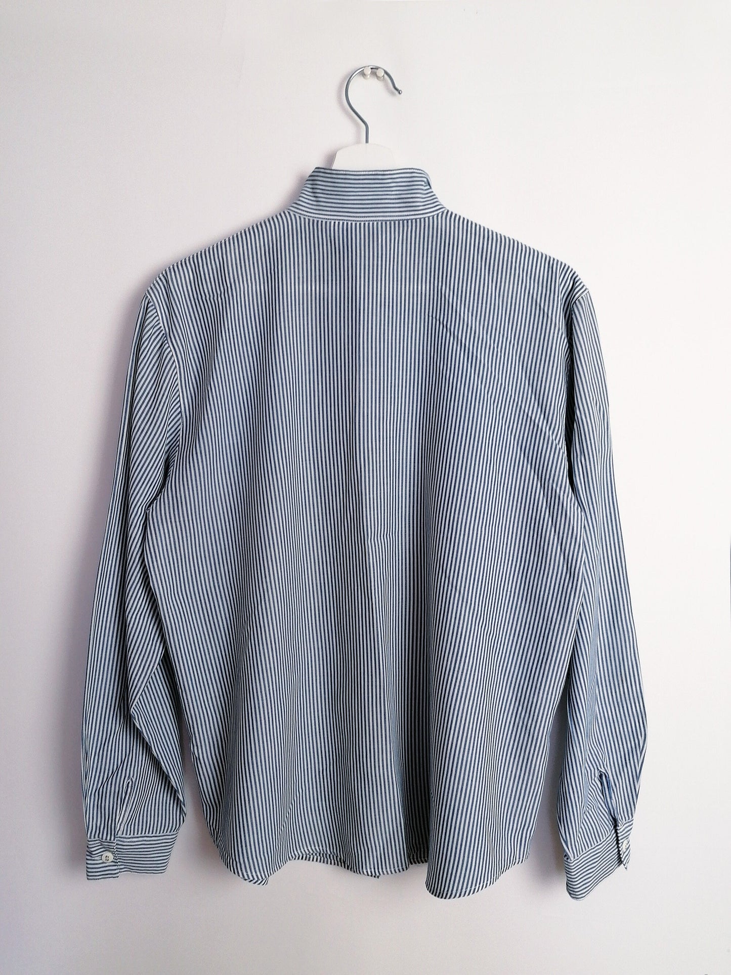 Minimalist Button-up Pinstripes Shirt